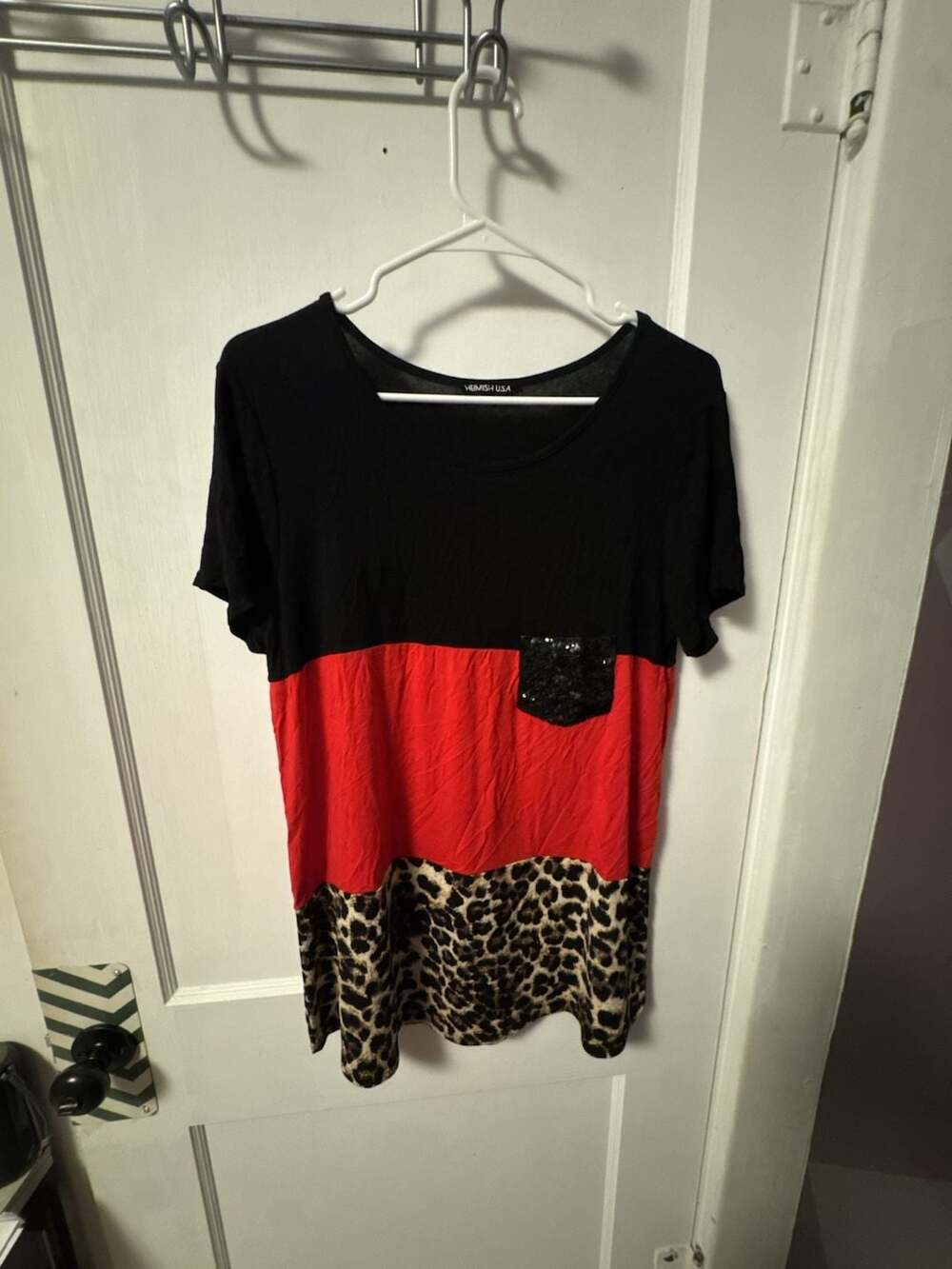 Heimish USA Colorblock Leopard Sequin Pocket Short Sleeve T-Shirt Medium